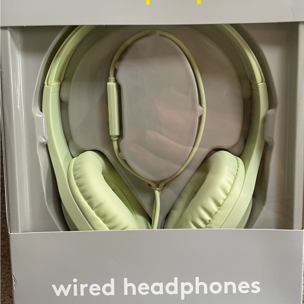 NWT Heyday Light Green Wired Headphones With Mic And Remote